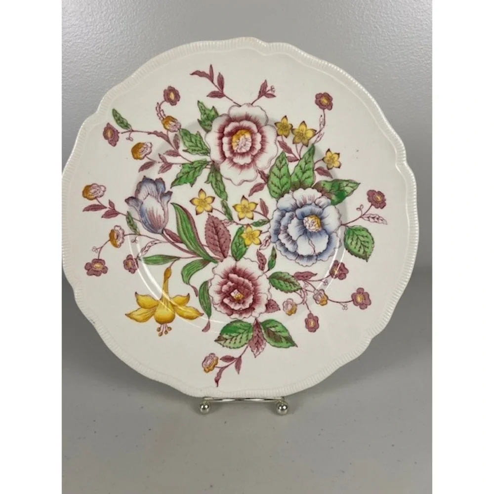 Johnson Brothers English Bouquet Dinner Plate Floral Scalloped Rim 10 In England